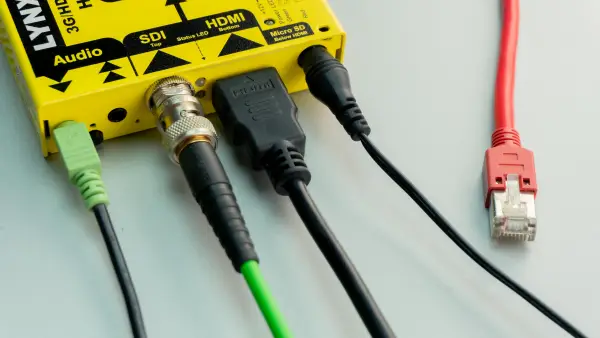 kabel HDMI untuk televisi